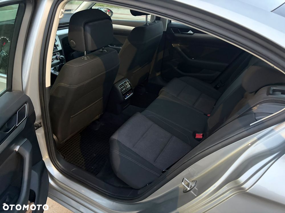 Volkswagen Passat 1.8 TSI BMT Comfortline - 18