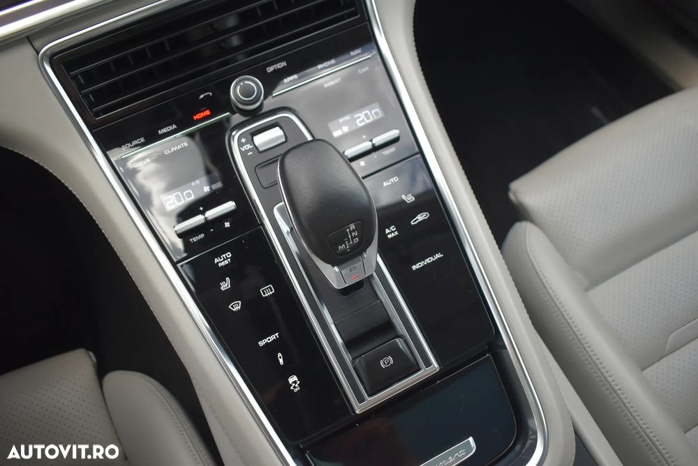 Porsche Panamera - 22