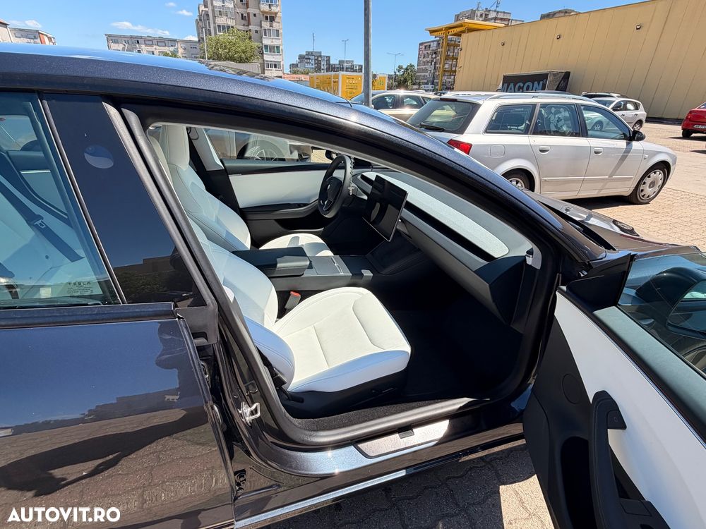 Tesla Model 3 - 9