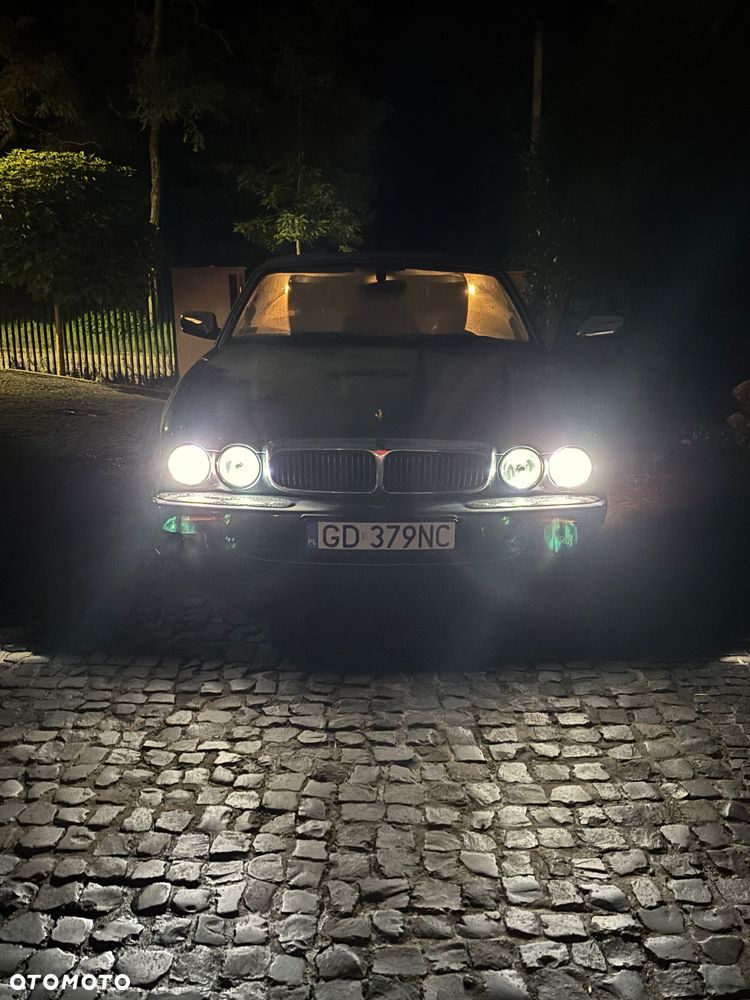Jaguar XJ - 4