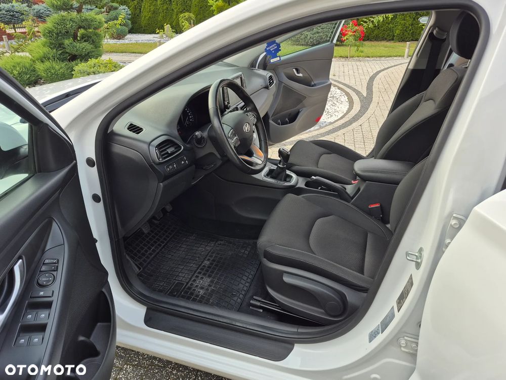 Hyundai i30 1.6 CRDI Intro - 13