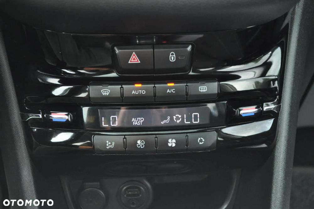 Peugeot 208 1.2 VTi Allure - 26