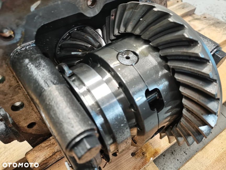 Środek mostu Weidemann T 6027 {12X32 Carraro 26.16} - 6