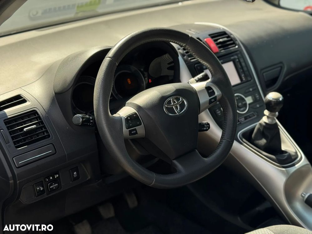 Toyota Auris 2.0 D-4D DPF Sol - 30