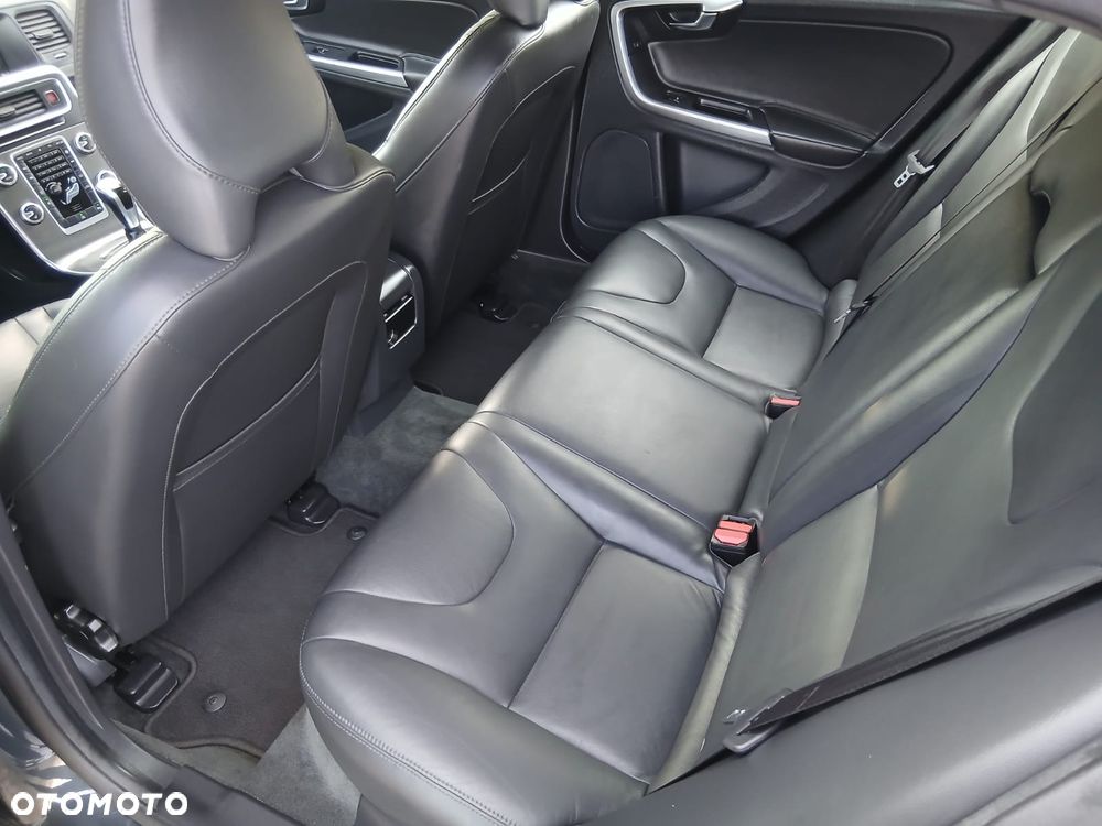 Volvo V60 D3 Summum - 37