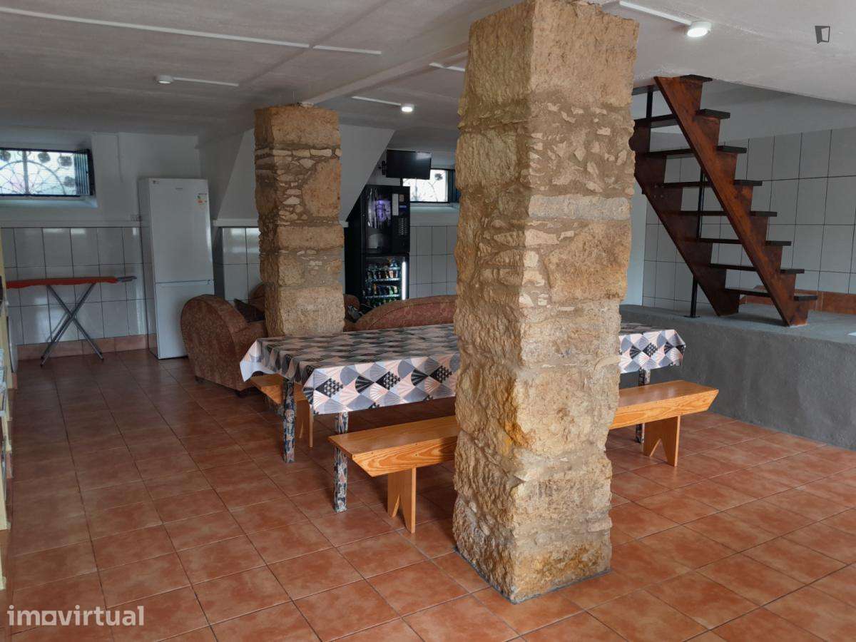 Quarto - localizado em Baixa de Santa Clara Coimbra - Grande imagem: 3/13