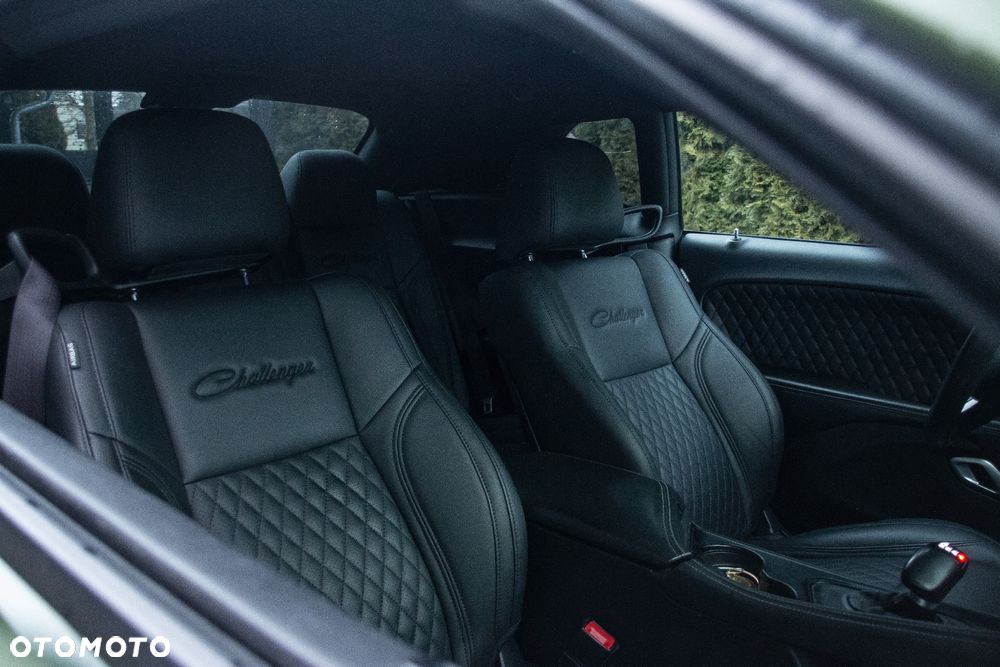 Dodge Challenger - 10