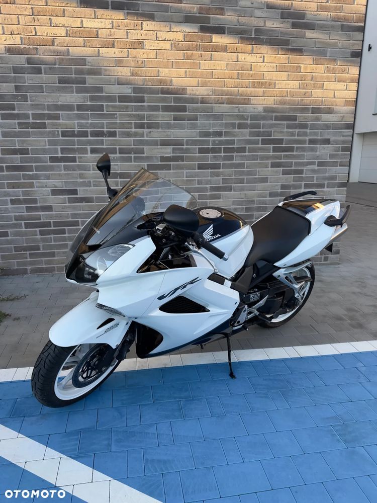 Honda VFR - 9