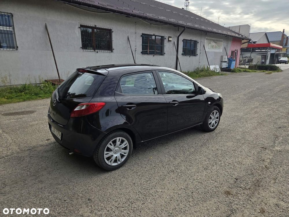 Mazda 2 2011 photo 4