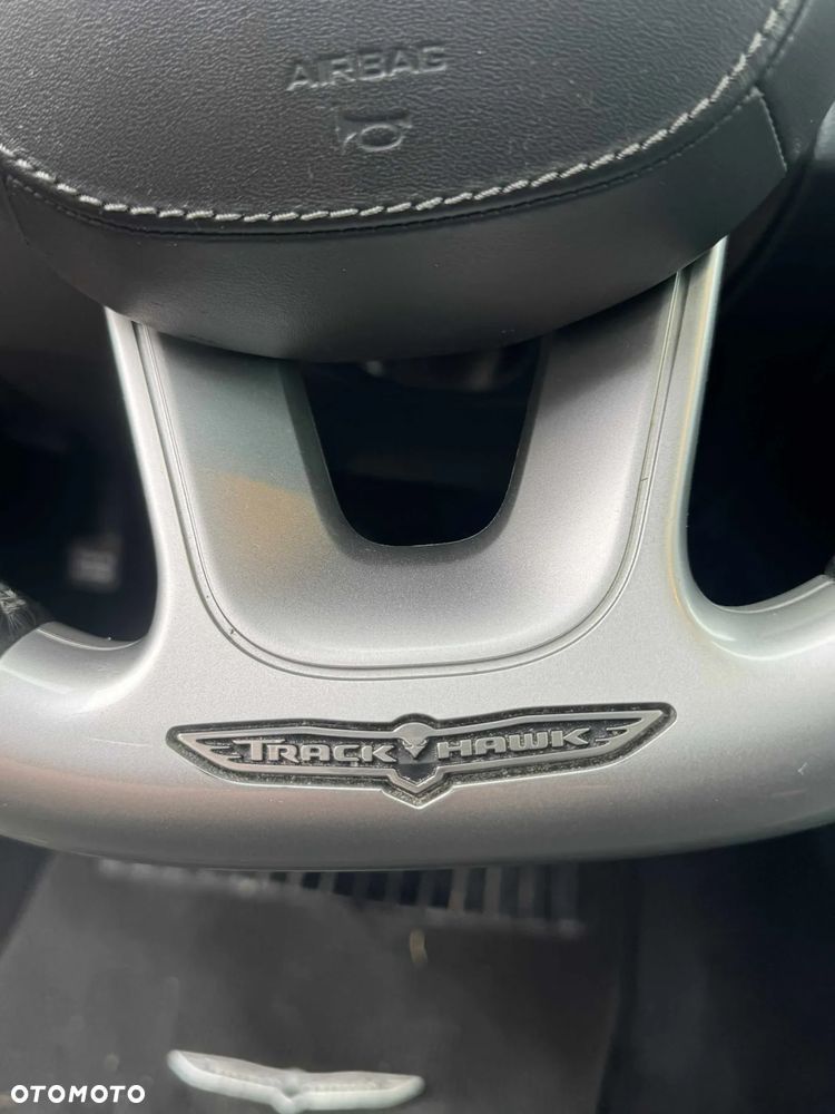 Jeep Grand Cherokee - 16