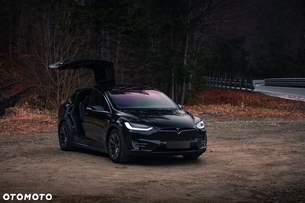 Tesla Model X - 5
