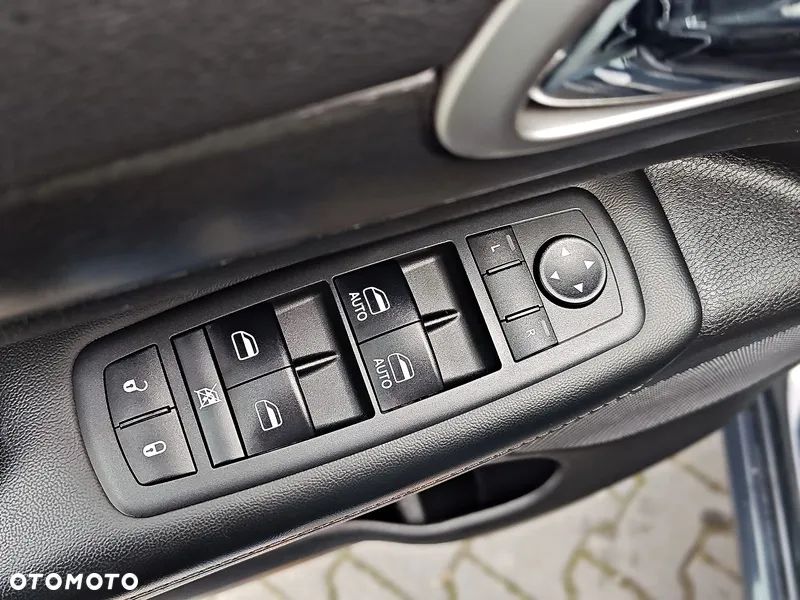 Jeep Grand Cherokee - 36