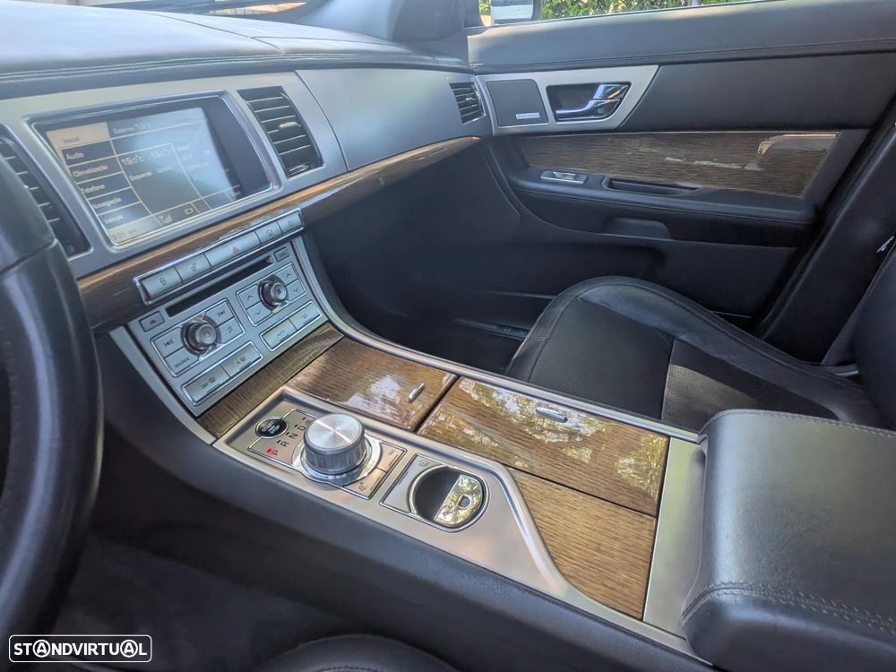Jaguar XF 2.7 D V6 Premium Luxury - 12