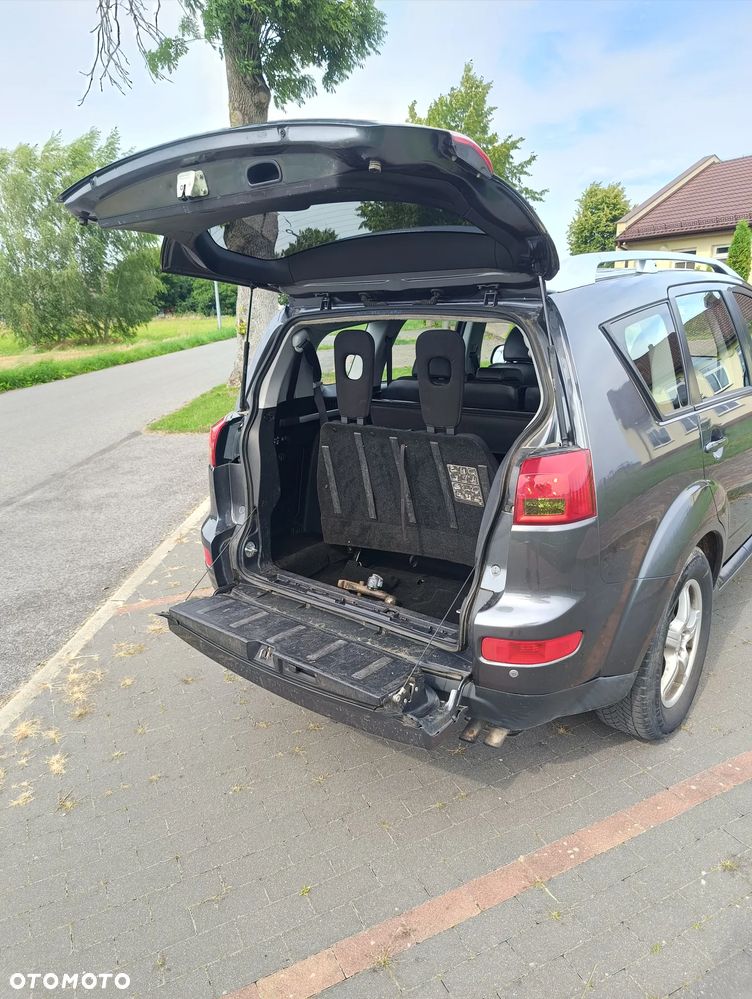 Peugeot 4007 - 9