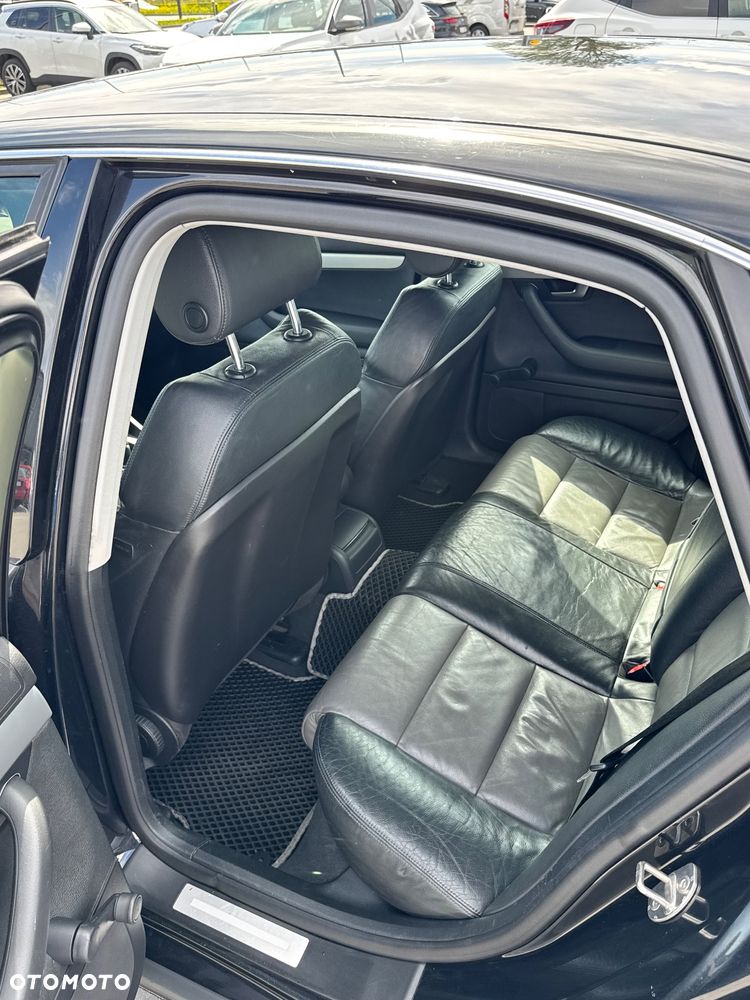 Audi A4 Limousine - 14