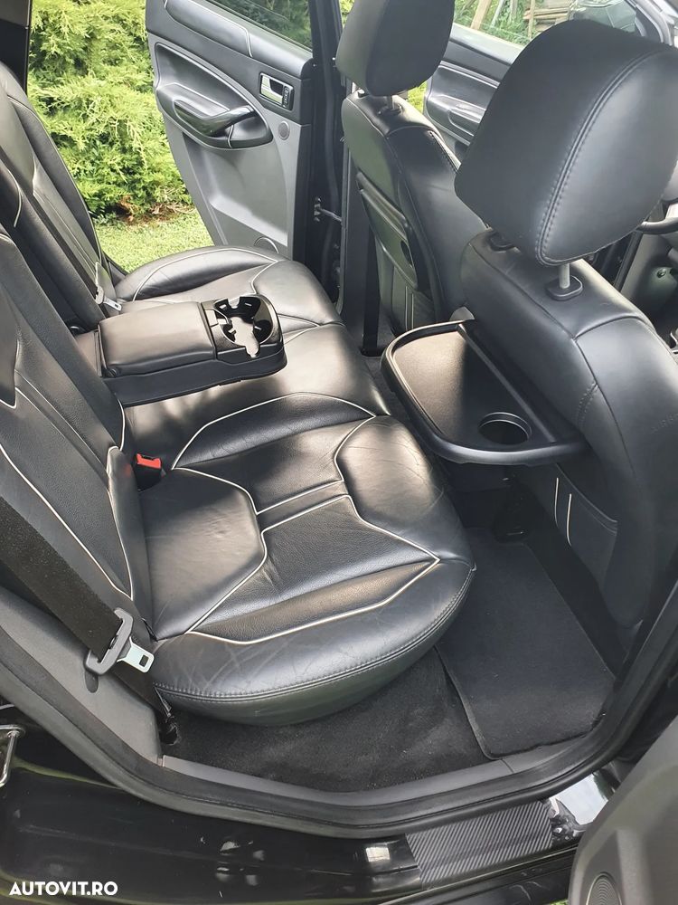 Ford Kuga - 11