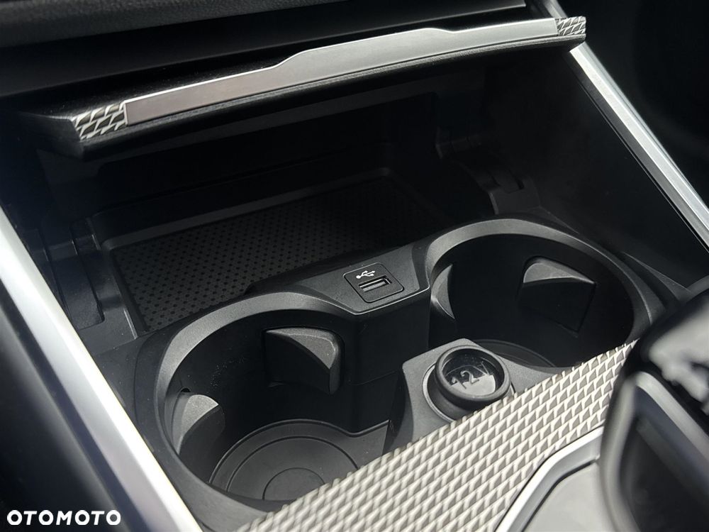 BMW Seria 3 320d xDrive - 14