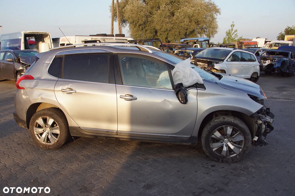 Auto na części - Peugeot 2008 I 1.6 VTi 120 KM 5F01 20ET03 KCA 2014R Silnik Skrzynia Drzwi Szyba Błotnik Zderzak Klapa Lampa Lusterko Relingi Deska Kokpit Sterownik Moduł Czujnik Licznik Wyświetlacz Kierownica - 4