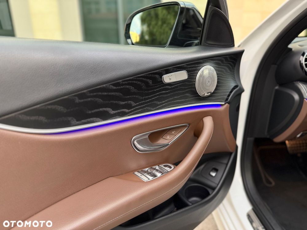 Mercedes-Benz Klasa E 300 de AMG - 24