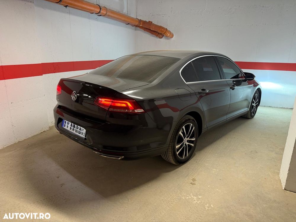 Volkswagen Passat - 1