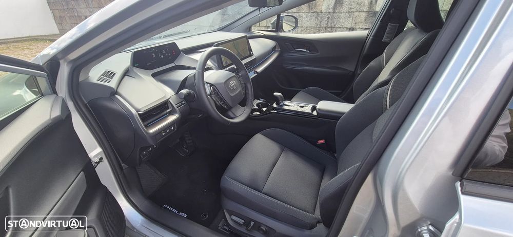 Toyota Prius 2.0 Plug-in Luxury - 17