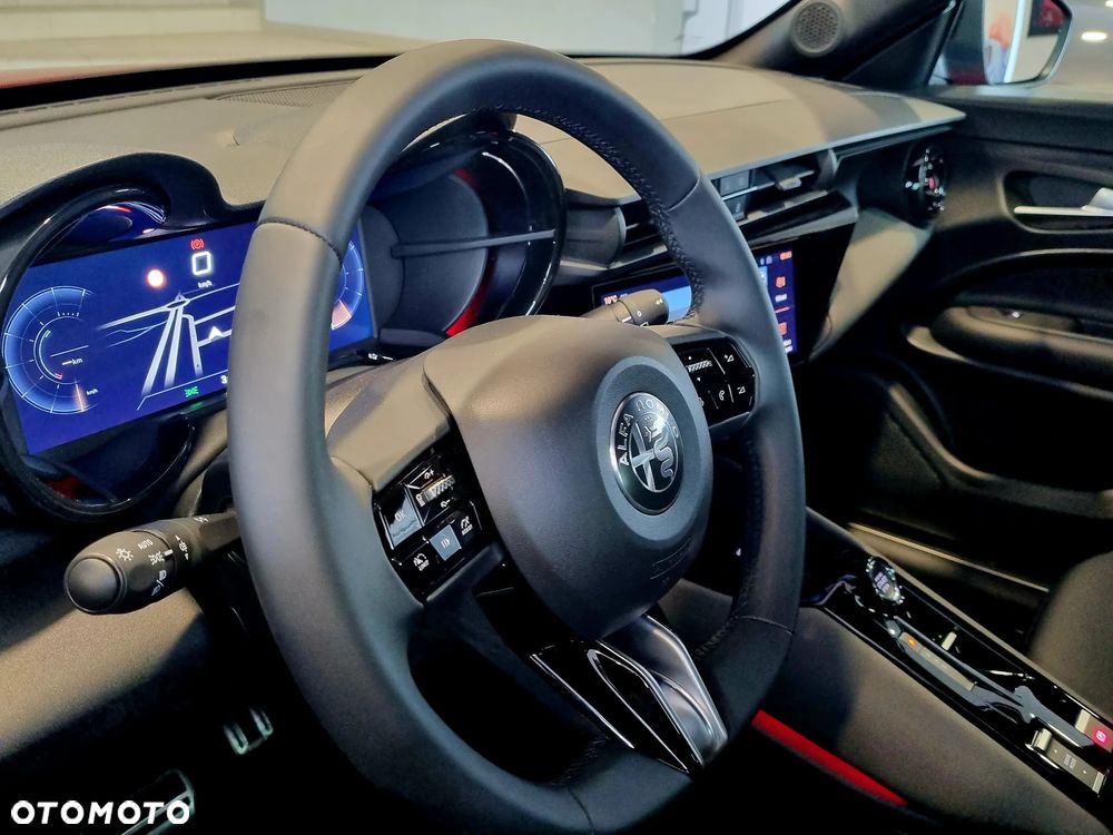 Alfa Romeo Junior 1.2 mHEV Ti eDCT - 10