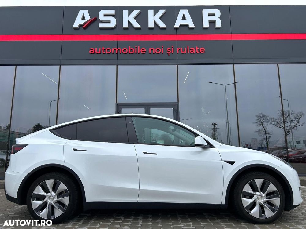 Tesla Model Y Long Range Dual Motor AWD - 5