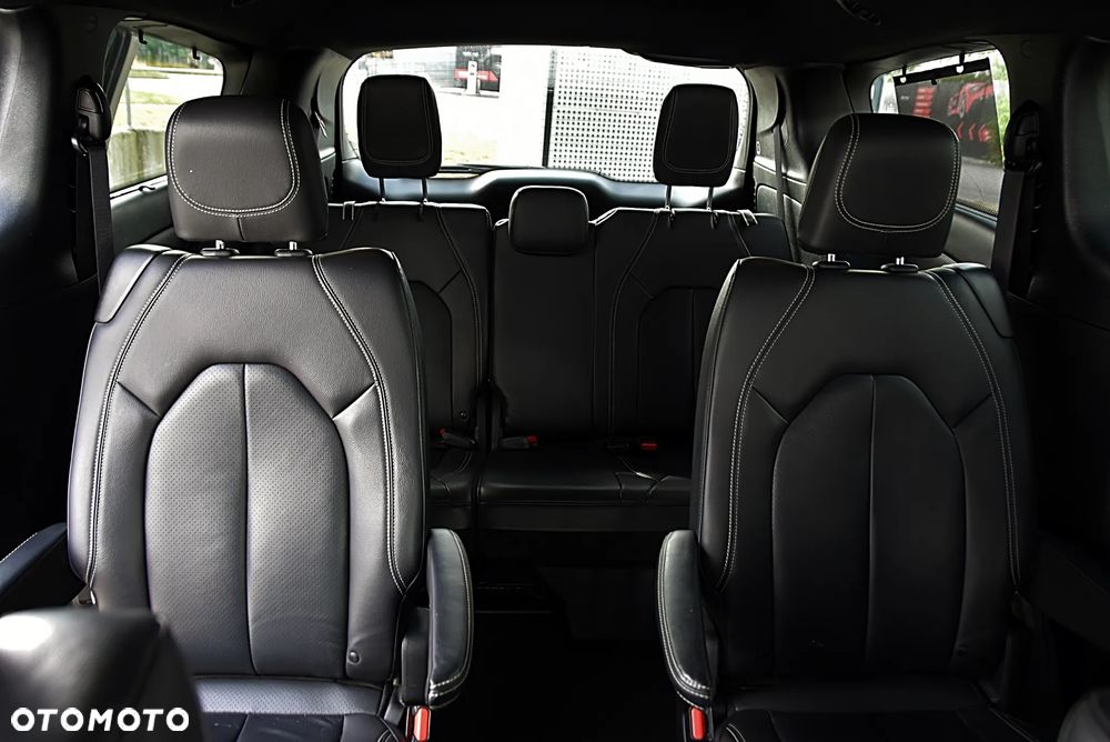 Chrysler Pacifica - 38