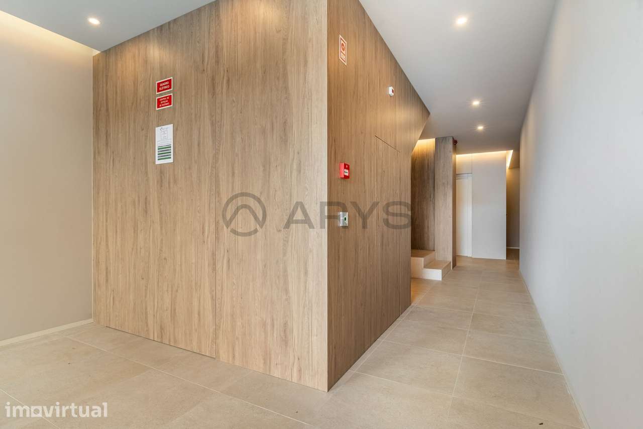 T3 de Luxo com 179m² e Box Dupla - Grande imagem: 2/24