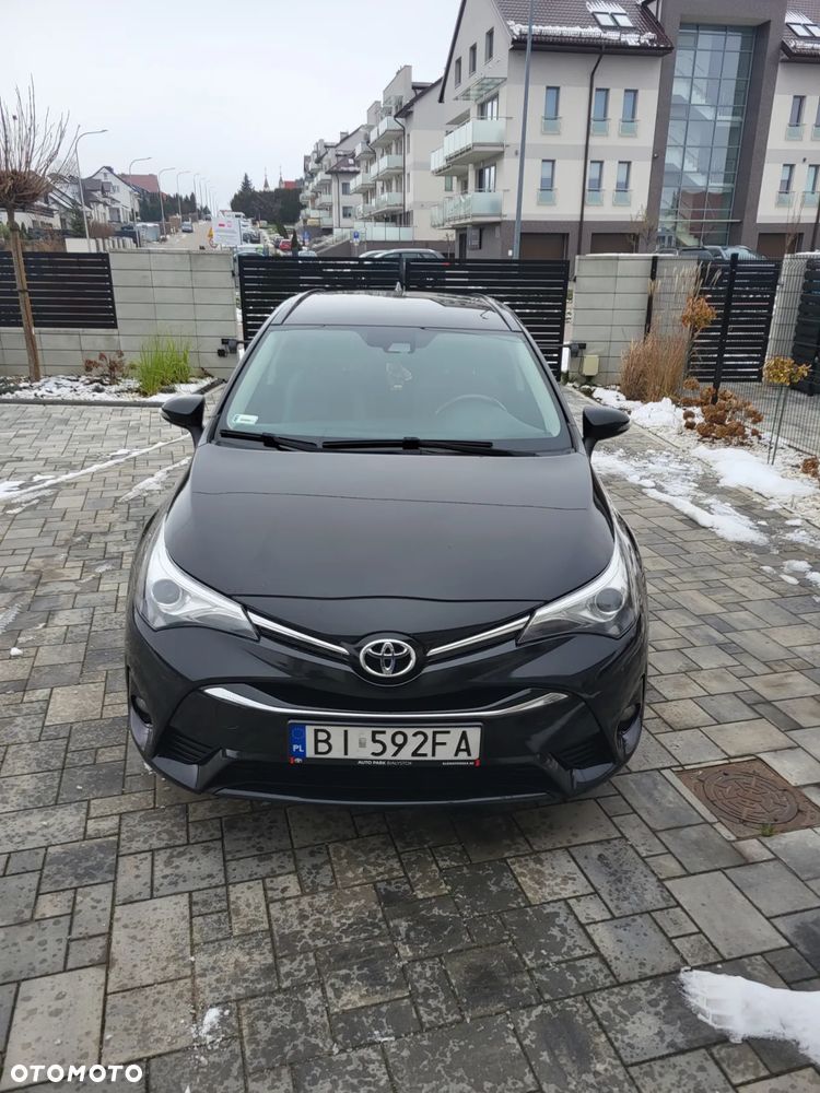 Toyota Avensis 2.0 D-4D Premium - 2