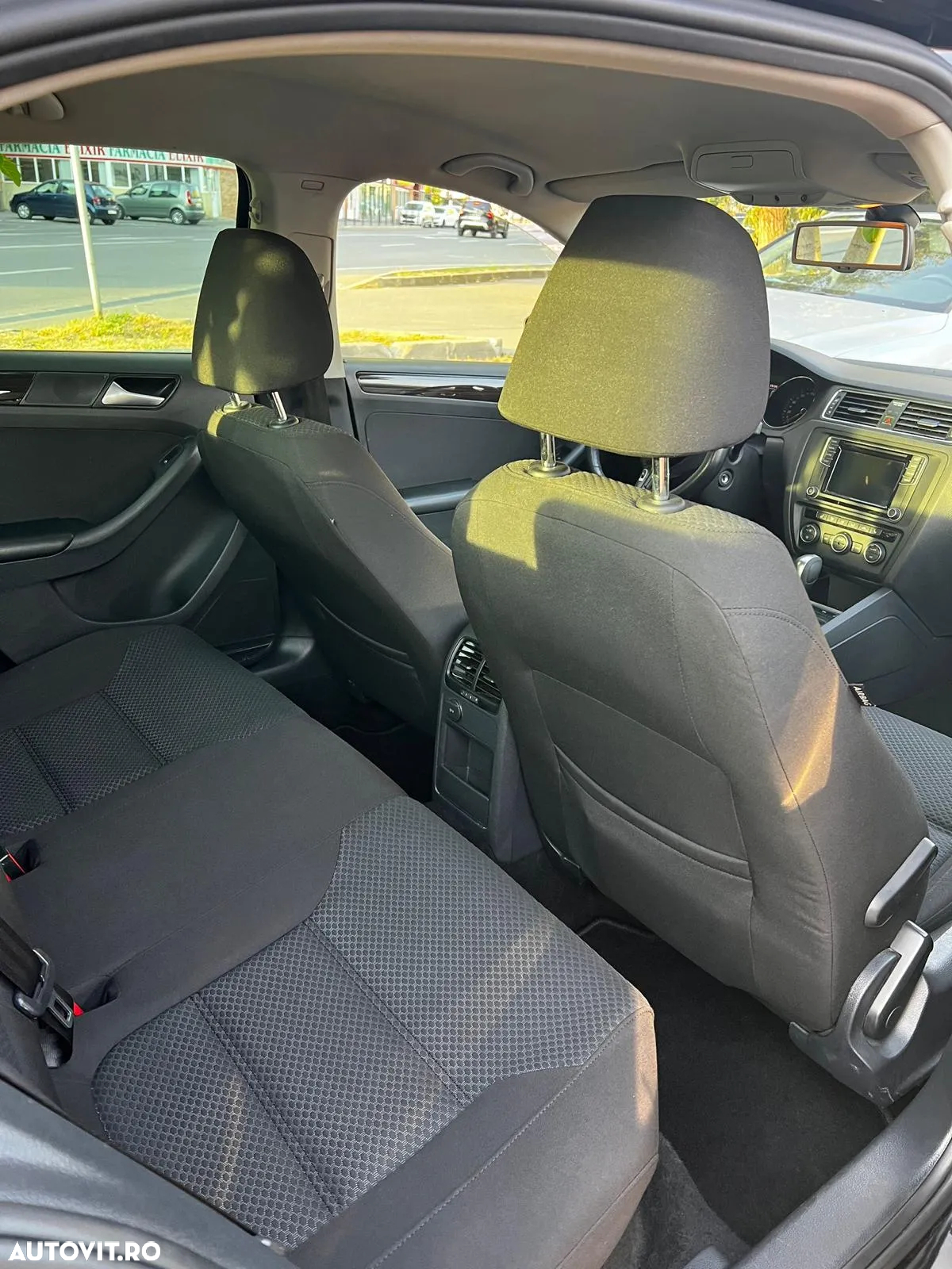 Volkswagen Jetta - 10