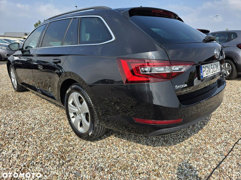 Skoda Superb 2.0 TDI SCR 4x4 Ambition DSG - 11