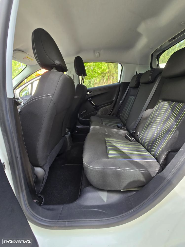 Peugeot 208 PureTech 82 Urban Move - 15