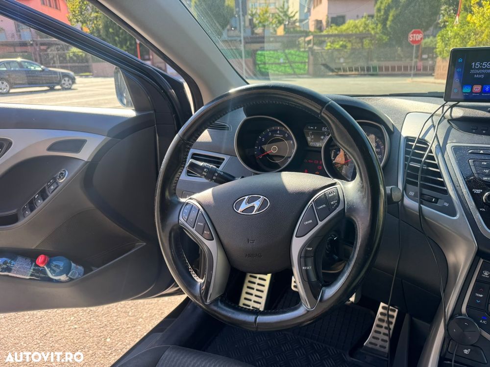 Hyundai Elantra 1.6 MPi Exclusive - 10