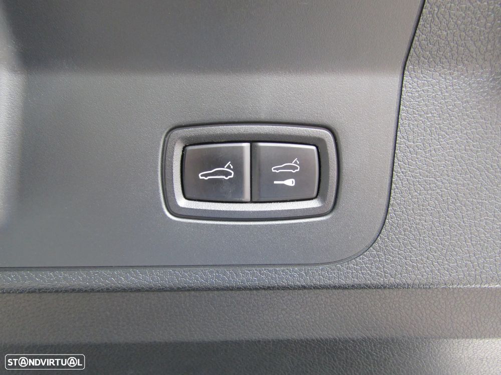 Porsche Panamera 4 E-Hybrid - 32