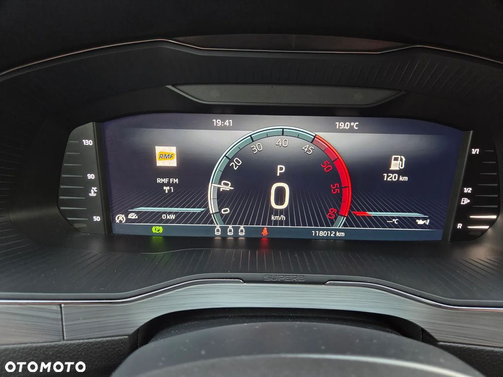 Skoda Superb 2.0 TDI SCR Ambition DSG - 19