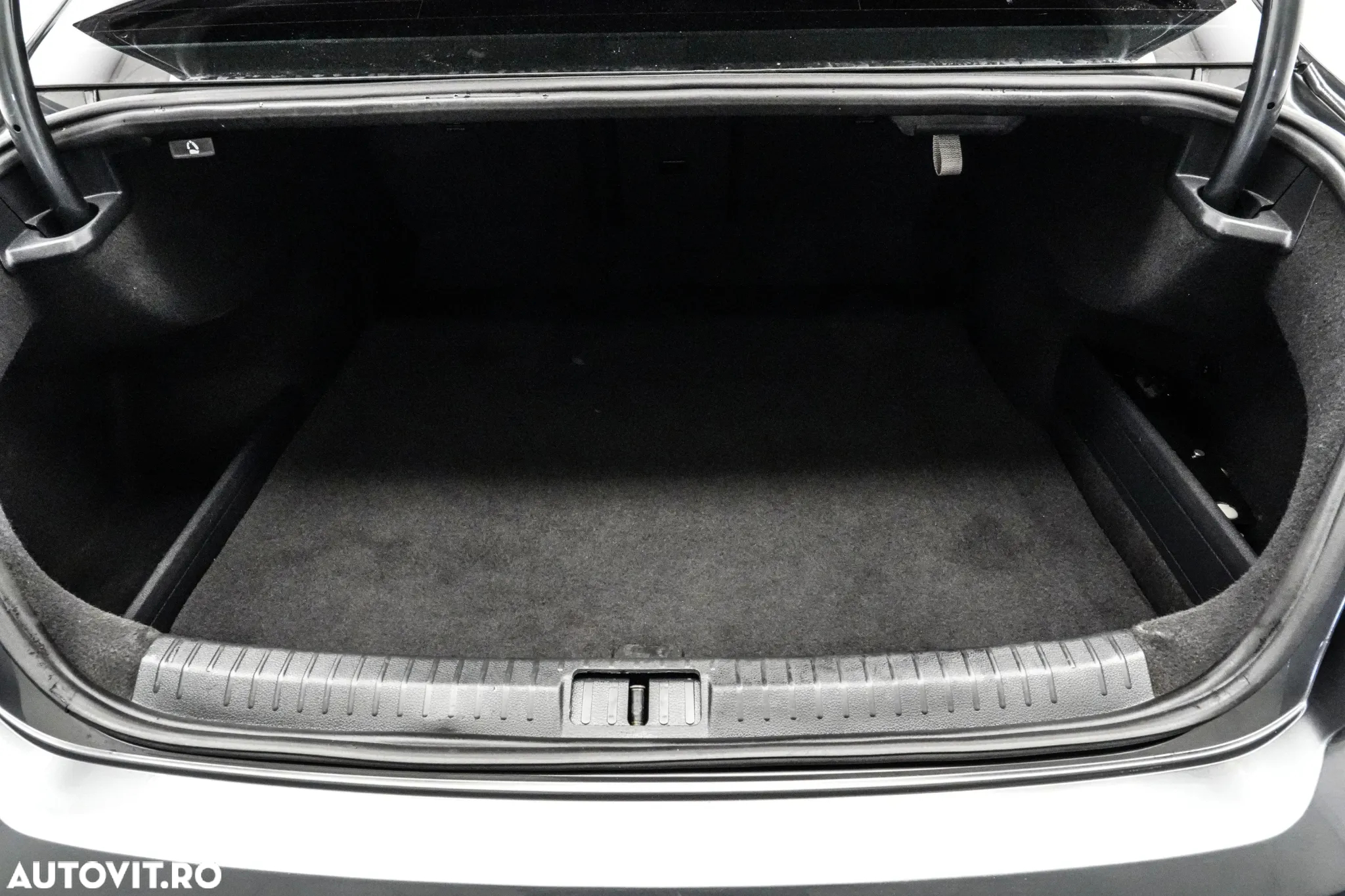 Volkswagen Passat - 28