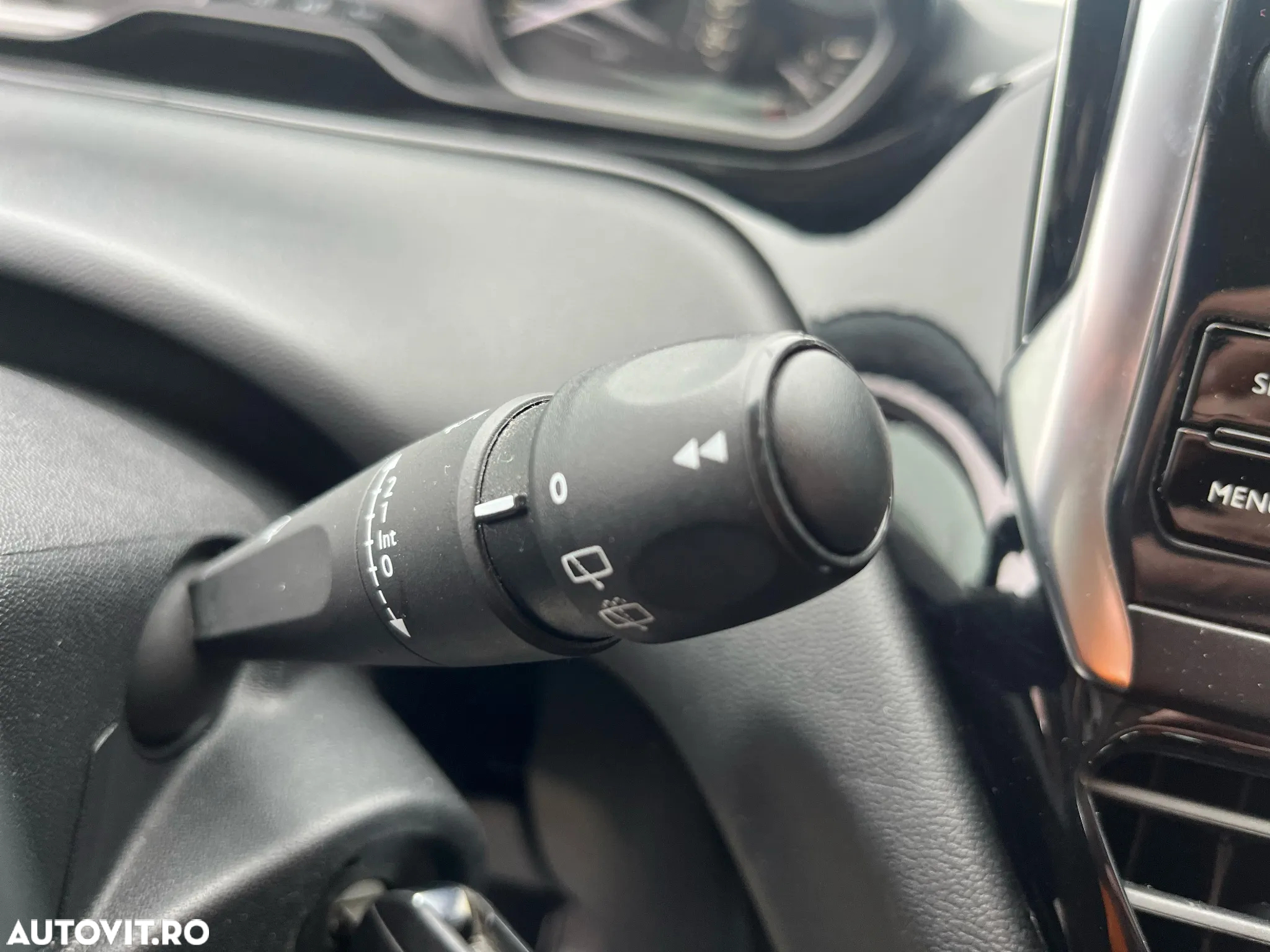 Peugeot 208 1.2 L PureTech Allure - 28