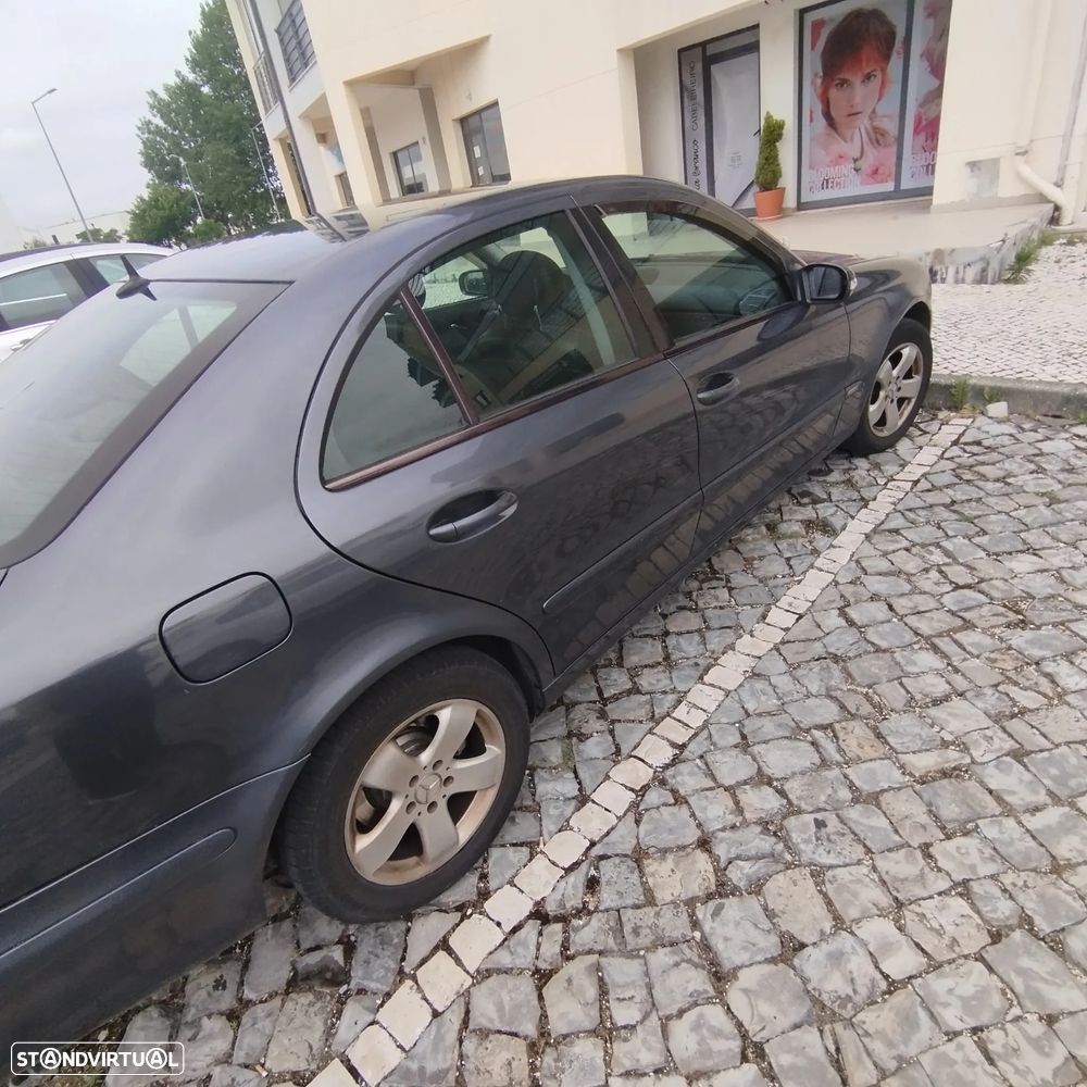 Mercedes-Benz E 220 CDI Avantgarde - 4