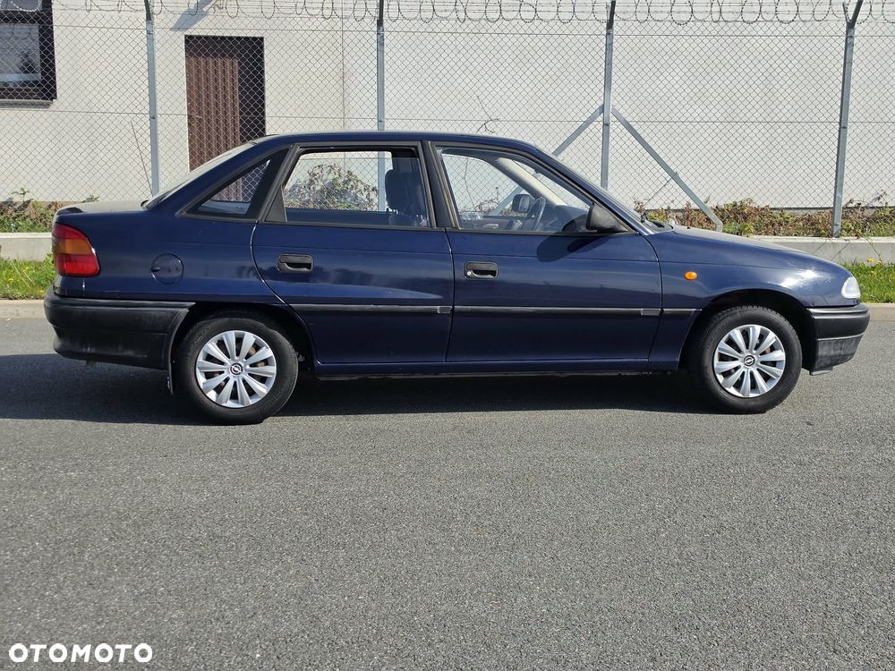 Opel Astra 1.4 GL - 5