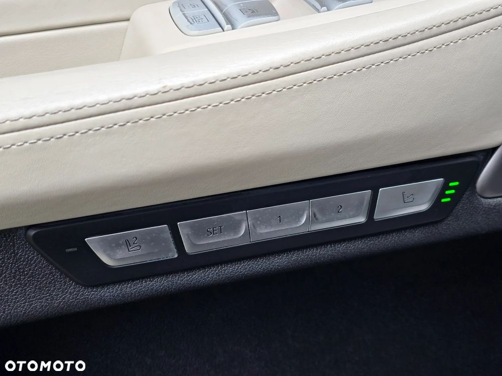 BMW Seria 7 740Li - 12