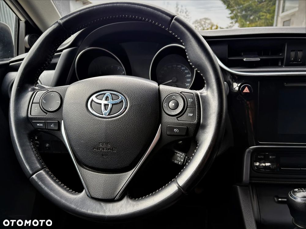 Toyota Auris 1.6 Premium - 8