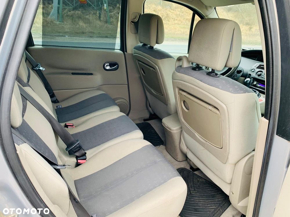 Renault Scenic 1.6 16V Privilege - 9