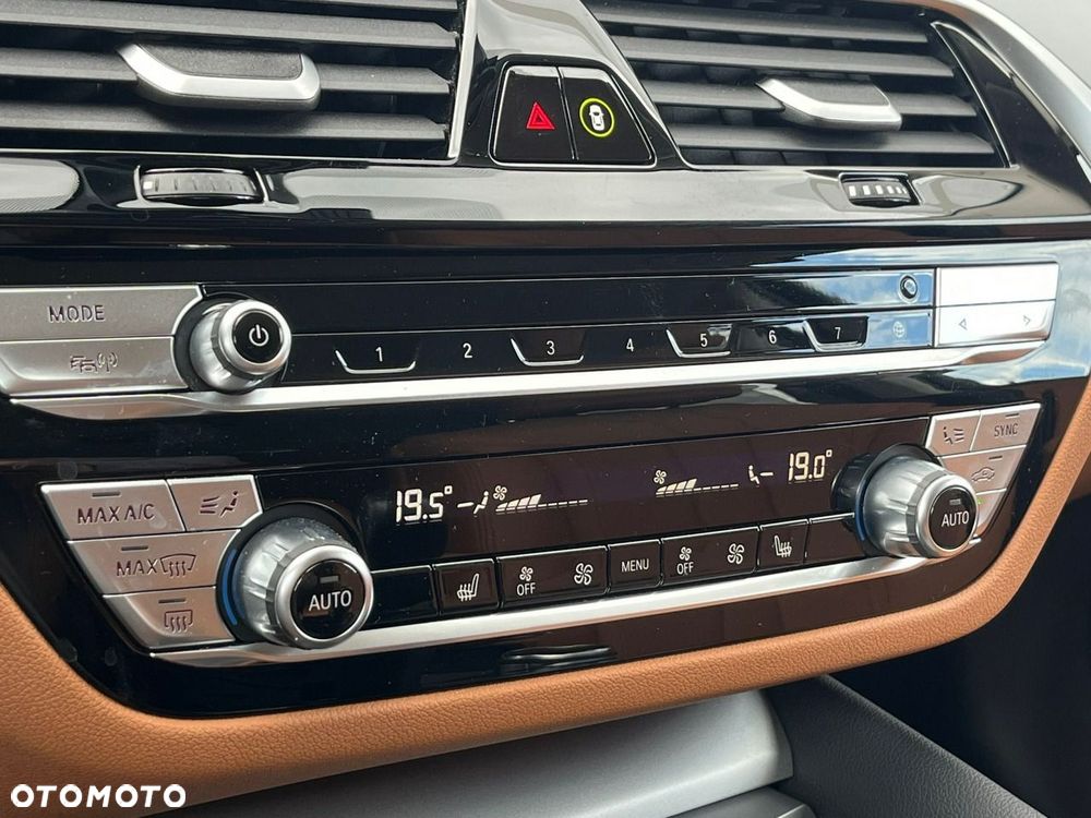 BMW Seria 5 520d xDrive - 26