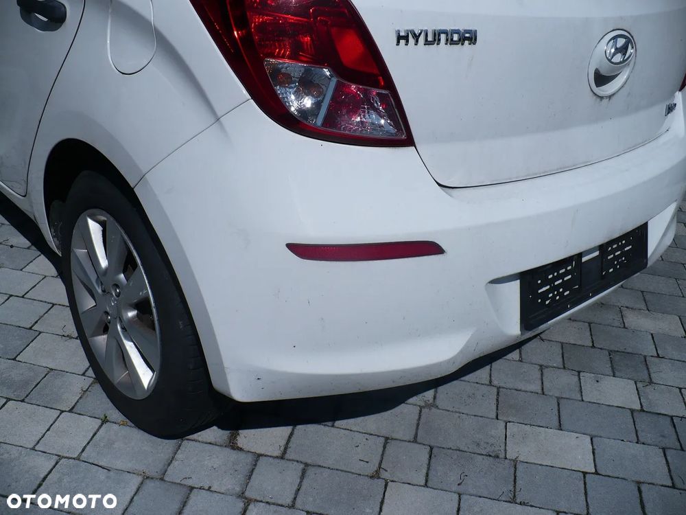 HYUNDAI i20 LIFT 12-14 ZDERZAK TYL KOLOR PHW ORYGI 13R. - 2