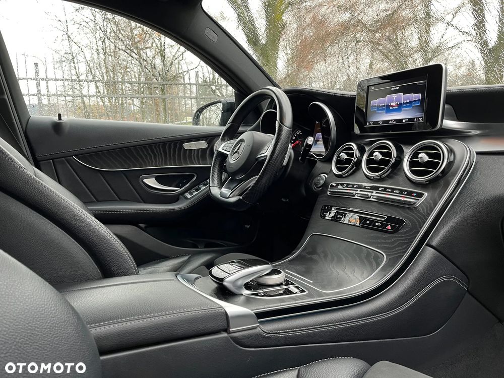 Mercedes-Benz GLC 250 4Matic 9G-TRONIC AMG Line - 32