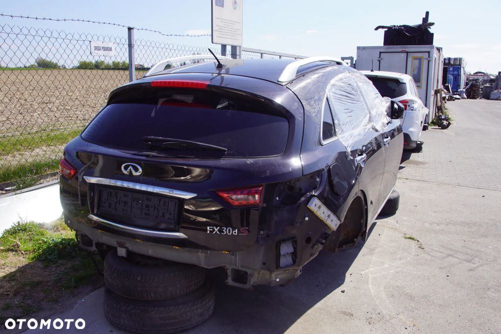 Auto na części - Infiniti FX30d S II 3.0 D 238 KM V9X RE7R01A GAC 2013R Silnik Skrzynia Zderzak Drzwi Klapa Lampa Relingi Szyby Lusterko Klamka Deska Kokpit Sterownik Moduł Czujnik Licznik Wyświetlacz Panel Kierownica - 5