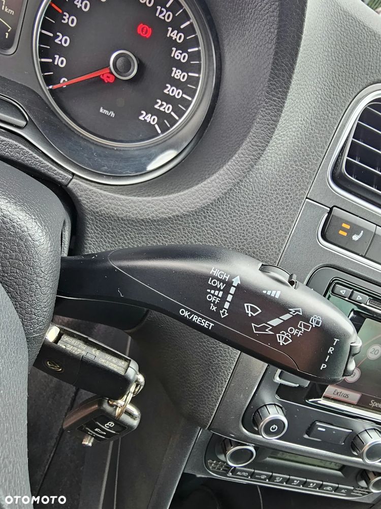 Volkswagen Polo 1.6 TDI Highline - 26