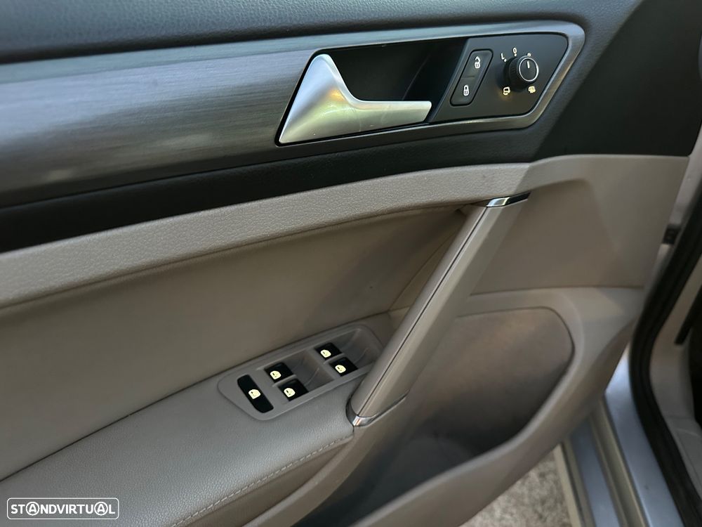 VW Golf 1.6 TDi Highline DSG - 18