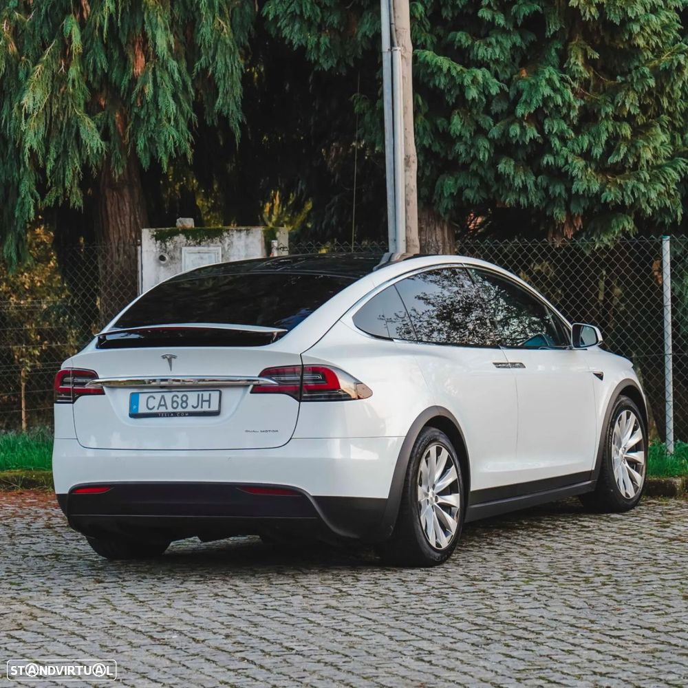 Tesla Model X - 31